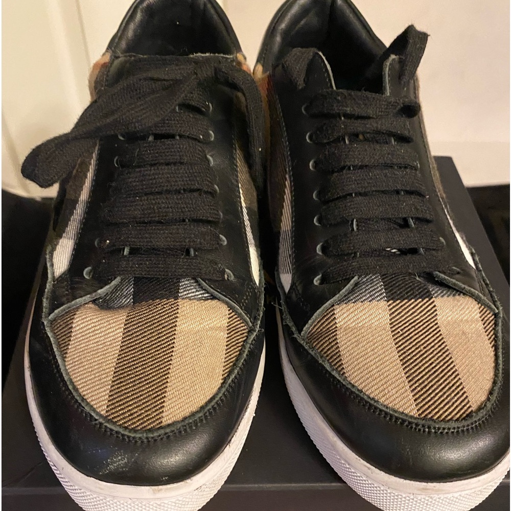 Burberry Canvas Lace Up Tennis Sz 7.5
